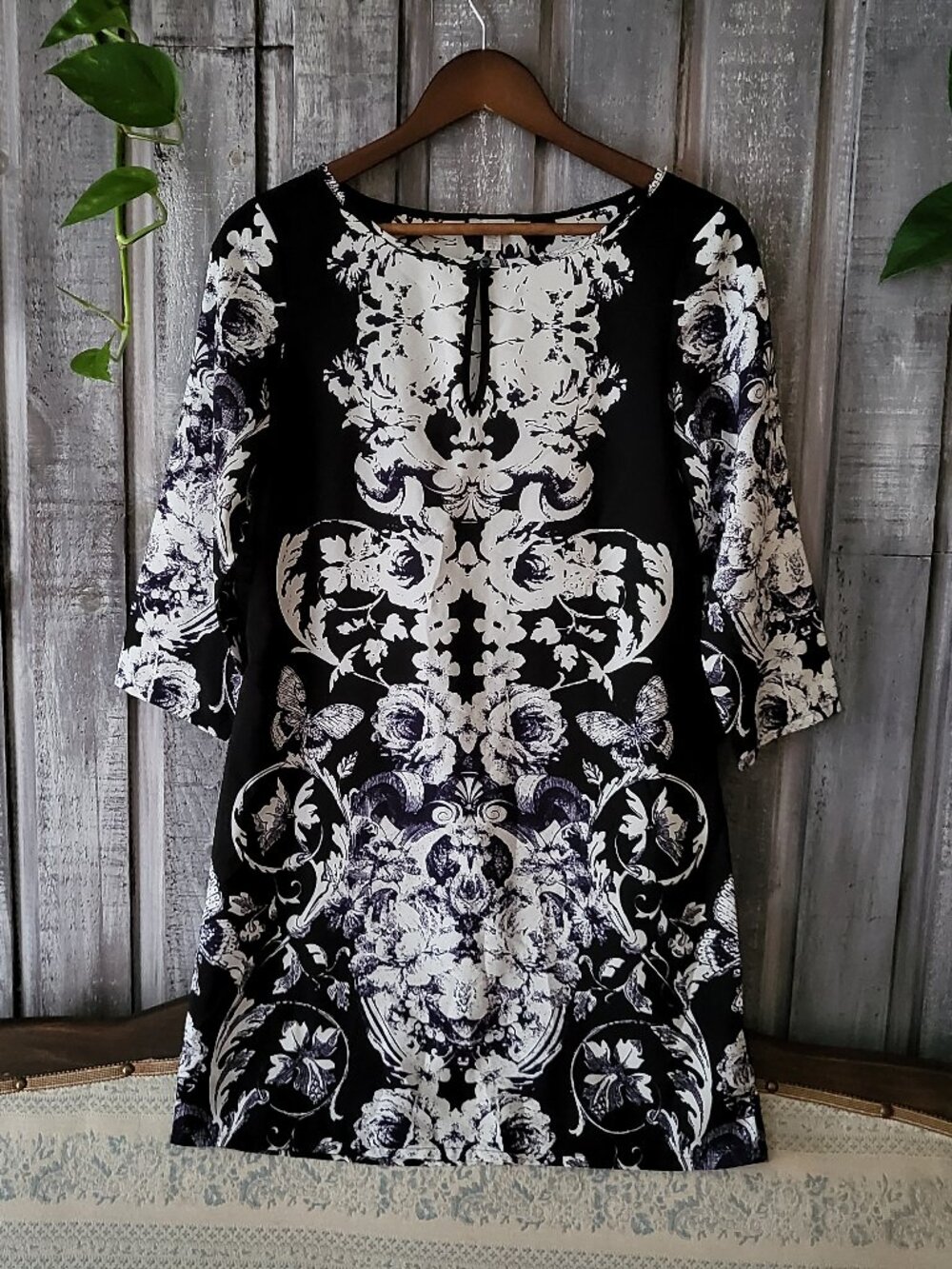 Tristan Floral Damask Shift Tunic Dress Size S Black and White Butterfly